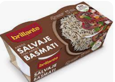 Ensalada de lechugas variadas, pepino y tomates cherry con berberechos y arroz salvaje.